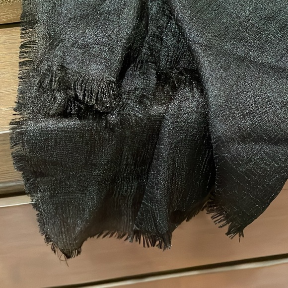 Echo Black Scarf - Picture 3 of 7